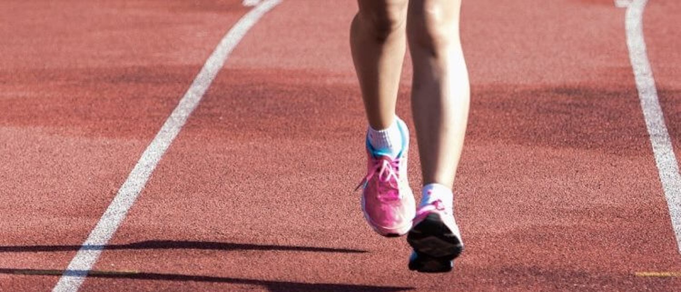 10 Rekomendasi Perlengkapan yang Perlu Dimiliki Wanita untuk Memulai Olahraga Lari