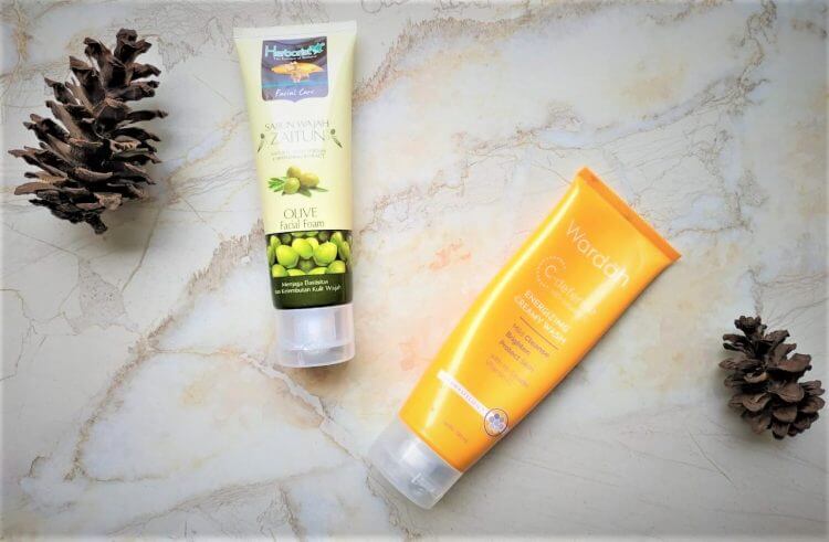 7 Rekomendasi Facial Wash untuk Kulit Kering