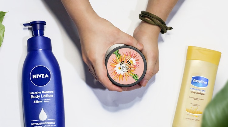 7 Rekomendasi Body Lotion Untuk Kulit Kering Mybest