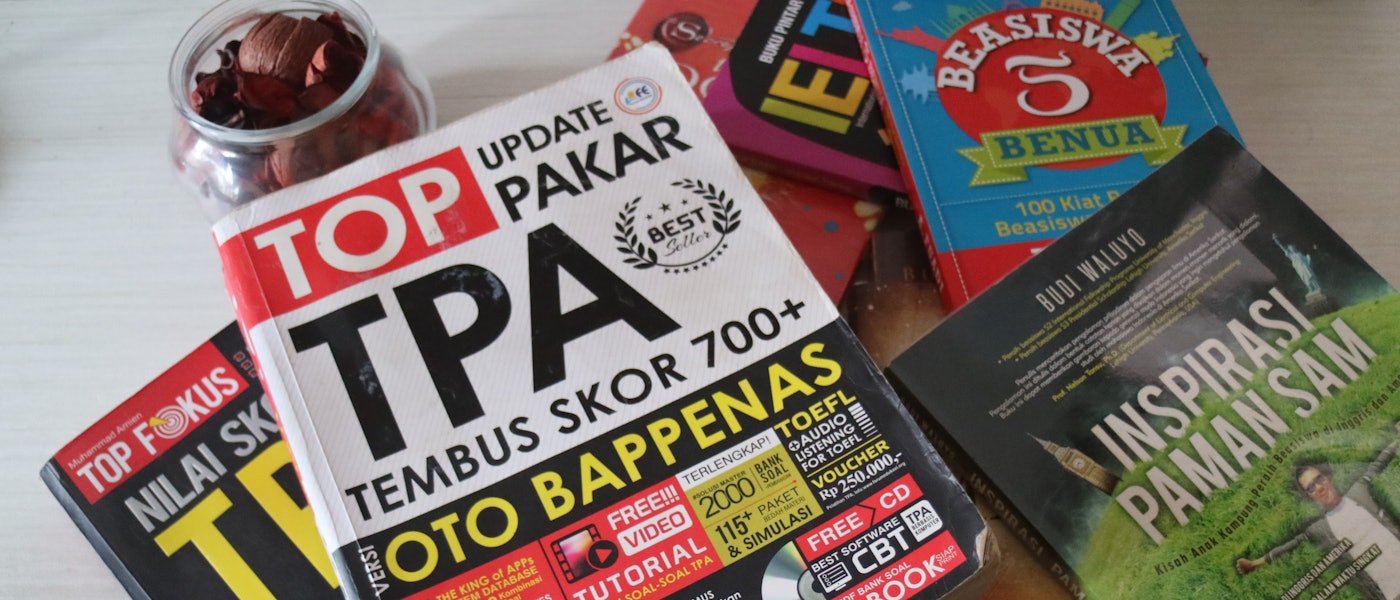 7 Buku Wajib Baca Untuk Mendapatkan Beasiswa Rekomendasi