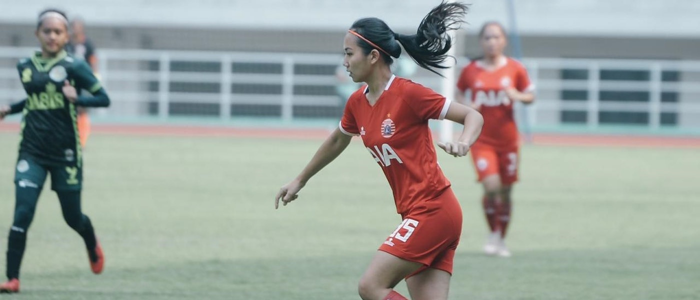 8 Rekomendasi Perlengkapan Pemain Bola Wanita mybest 8 Rekomendasi Perlengkapan Pemain Bola Wanita mybest