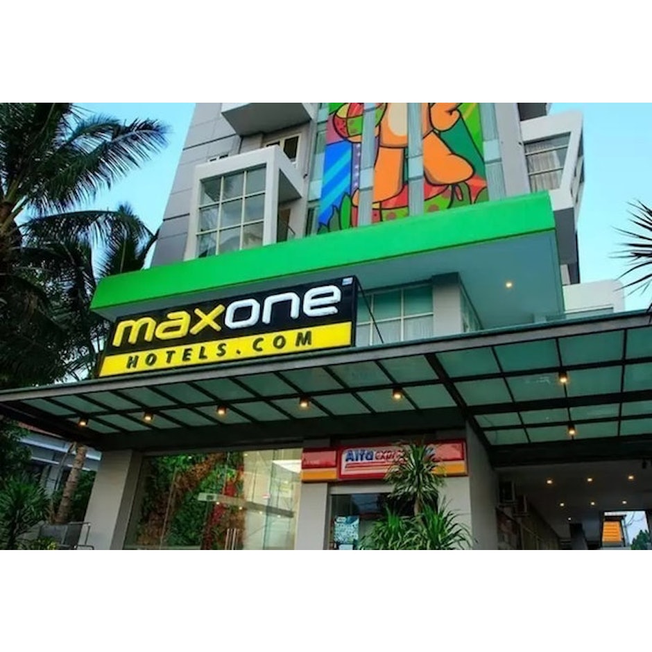 Maxone Hotels Malang translation missing: id.activerecord.decorators.item_part_image/alt