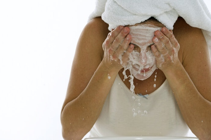 Face wash dan micellar water, mampu bersihkan wajah sampai ke pori terdalam