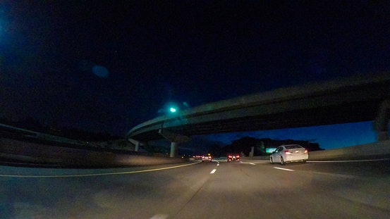 Gunakan fitur night vision jika sering berkendara malam hari
