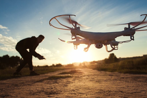Untuk pemula, fitur terkait pengendalian drone dan auto-return