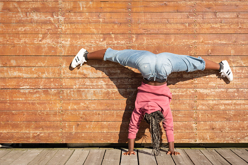Pertimbangkan bahan yang stretch 