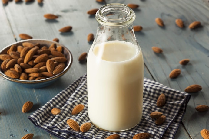 Almond milk yang kaya manfaat