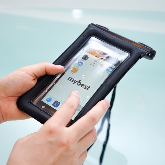 Periksa sensibilitas smartphone saat terkena air
