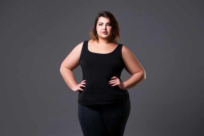 Tubuh gemuk: Model mid rise jeans akan membentuk lekuk pinggang