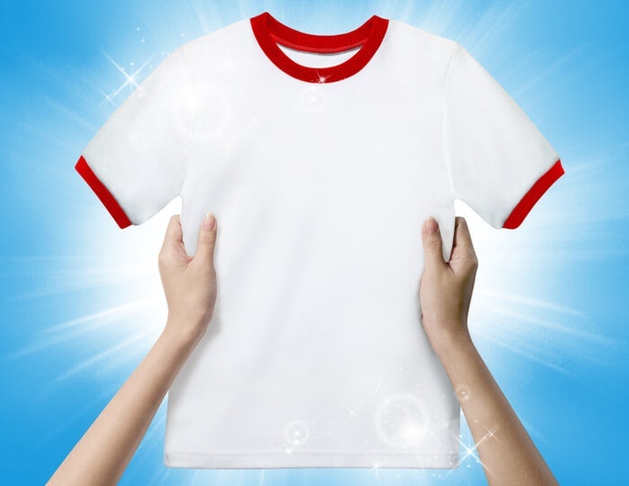 Untuk meningkatkan ketajaman warna putih pakaian, prioritaskan deterjen dengan kandungan fluorescent agent
