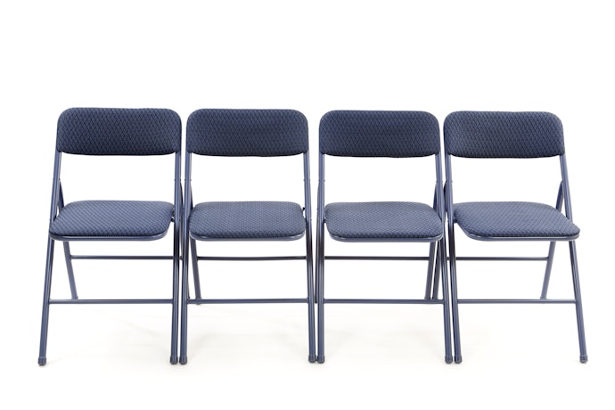 Untuk kursi sholat, pilih kursi dengan bantalan empuk