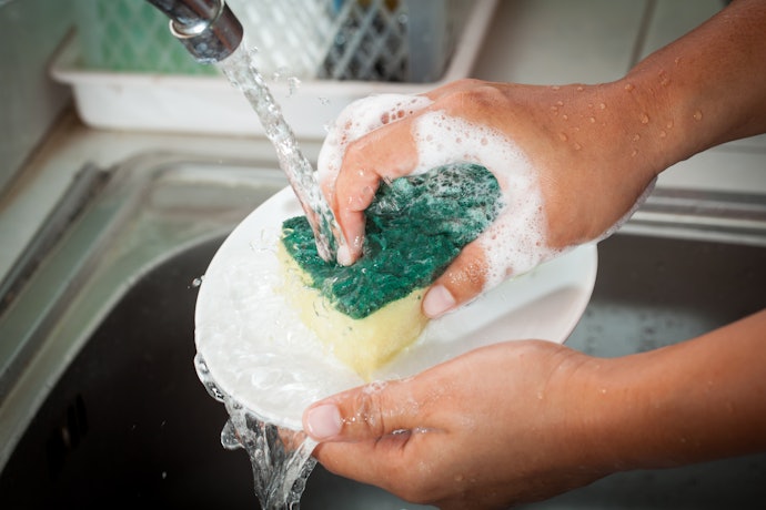 Pertimbangkan sabun cuci piring yang aman dan ramah lingkungan