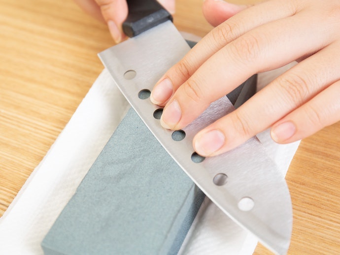 Cara menggunakan pengasah pisau