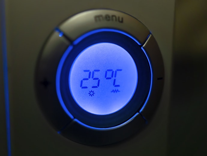 Fitur termometer: Membantu mengontrol suhu ruangan