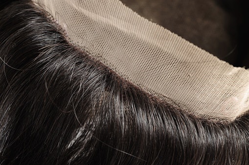 Lace wig: Rambut dijahit di atas renda transparan