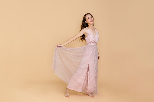 Long dress, menawarkan look yang anggun dan elegan