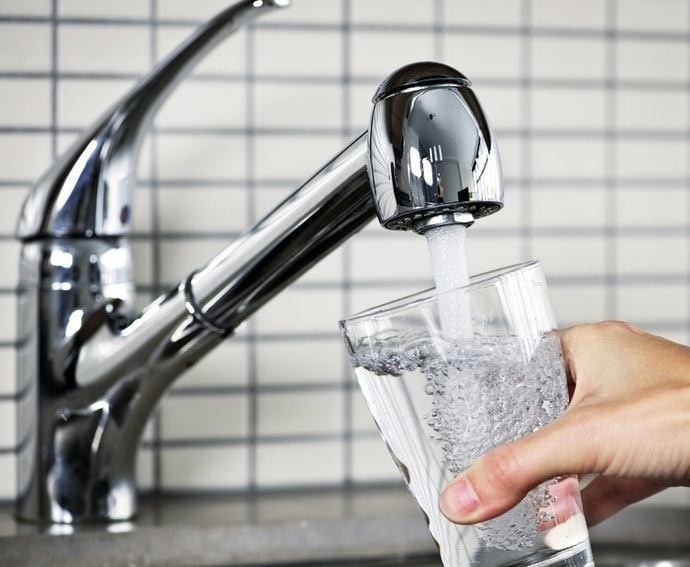 Air keran atau tap water, untuk pengeluaran yang lebih hemat