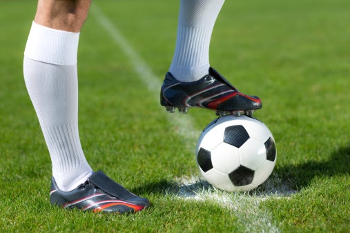 Kaos kaki sepak bola dan futsal, beri proteksi maksimal pada area betis