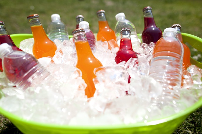 Minuman soda botol, tersedia dalam banyak pilihan ukuran