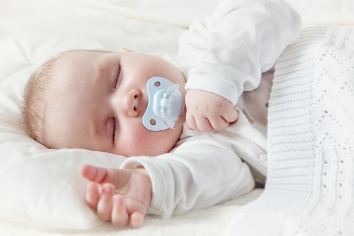 Kapan waktu yang tepat menggunakan bantal bayi?