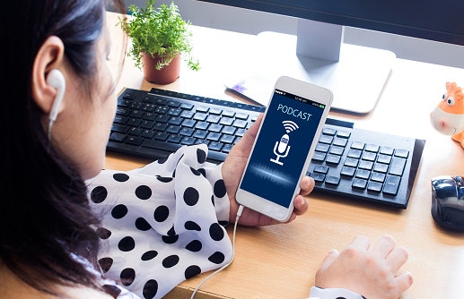 Untuk mendengarkan atau membuat podcast? Pilih sesuai tujuan