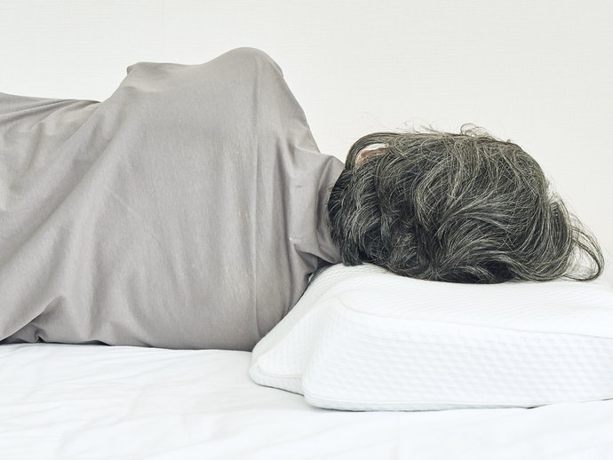 Bantal yang memudahkan berganti posisi tidur: Mengatasi tubuh yang lelah