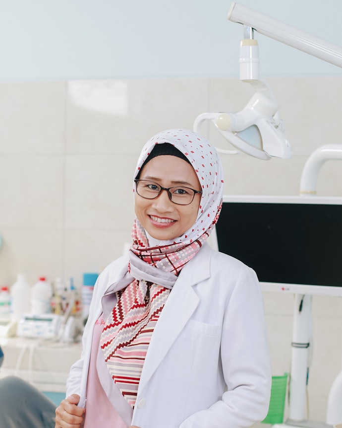 Profil pakar: Dokter gigi dan endodontis, drg. Ceples Dian Kartika Wisnu Putri, Sp.KG.