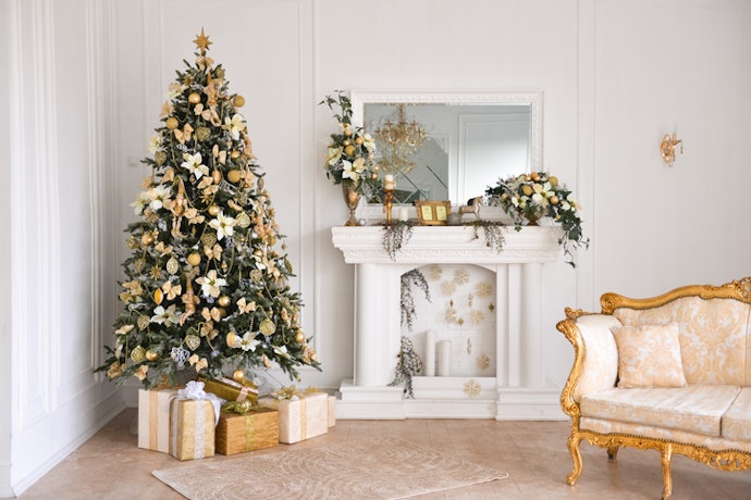 Gold Christmas tree, memberikan tampilan cantik dan mewah