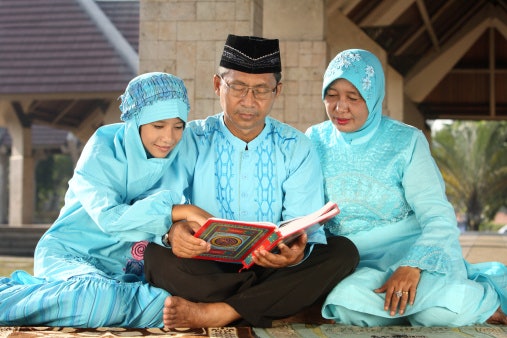 Tampil serasi dengan baju muslim couple