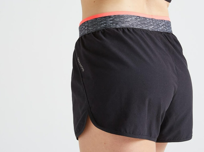 Model split shorts untuk jangkauan gerakan yang maksimal