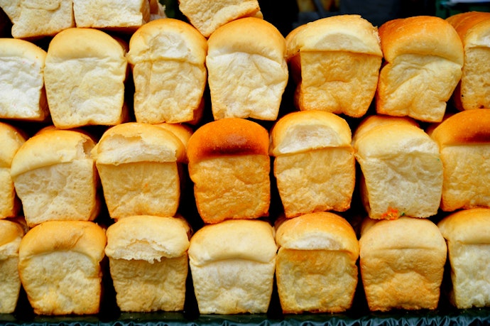 Loyang persegi: Sesuai untuk roti berukuran kecil