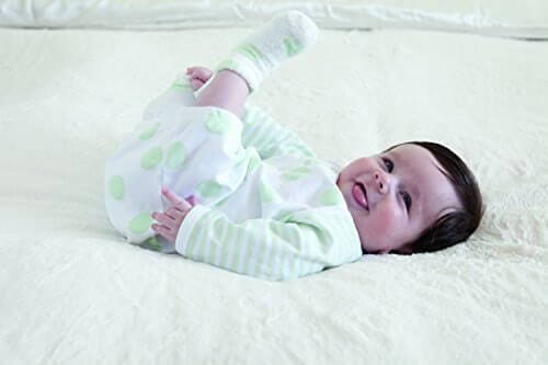 Pastikan kaos kaki sesuai dengan ukuran telapak kaki bayi