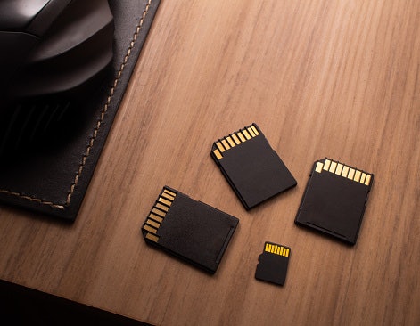 Apa perbedaan SD card, microSD, dan miniSD?