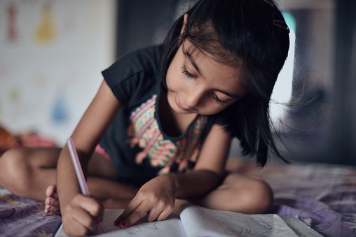 Deli Erasable Pen: Motif dan warnanya yang imut mudah disukai anak-anak