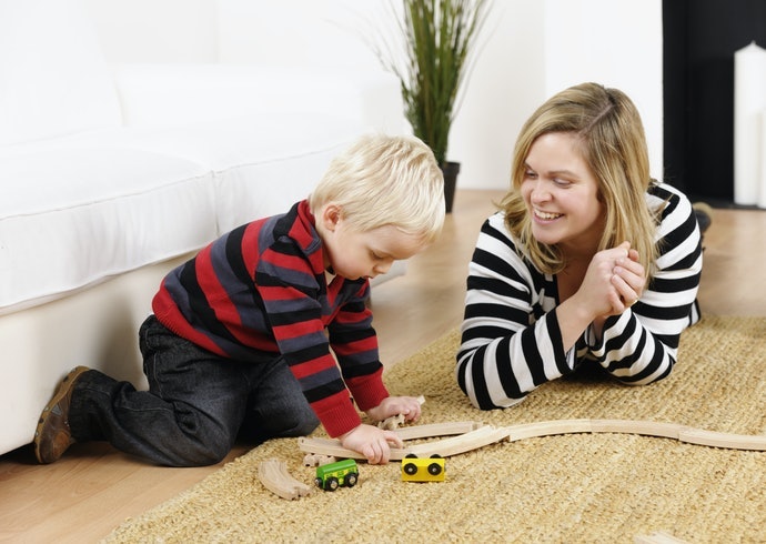 Usia 1-3 tahun: Mainan kereta sederhana yang dapat dirakit