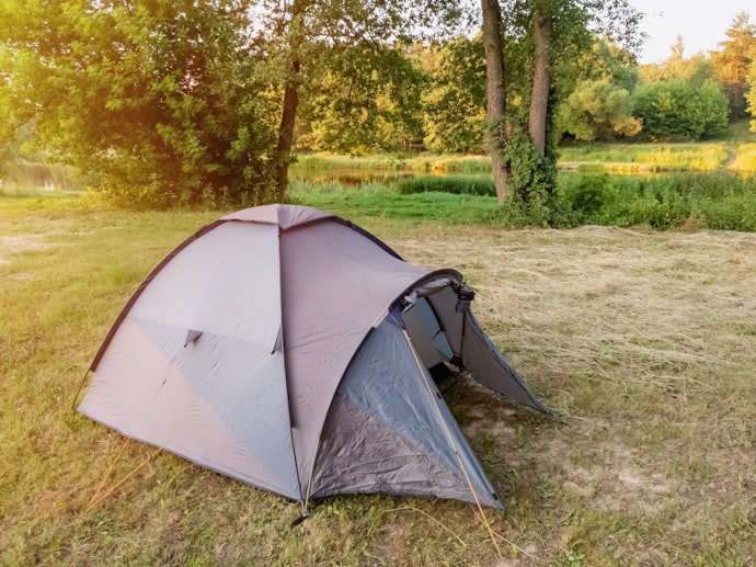 Gunakan hex tarp atau tenda vestibule untuk ruang ekstra