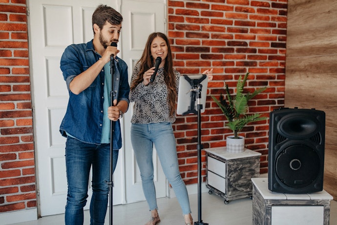 Speaker karaoke, sarana hiburan yang bisa digunakan bersama