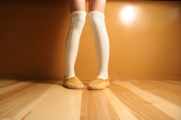 Knee-high socks: Panjangnya pas menutupi lutut