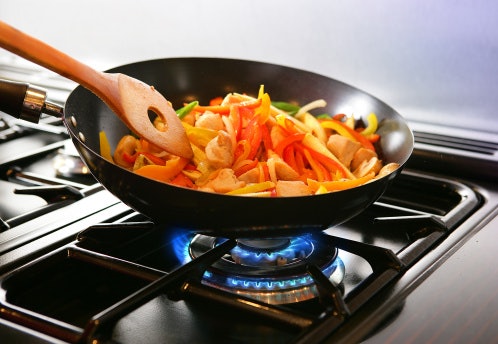 Wajan wok, ideal untuk menumis makanan