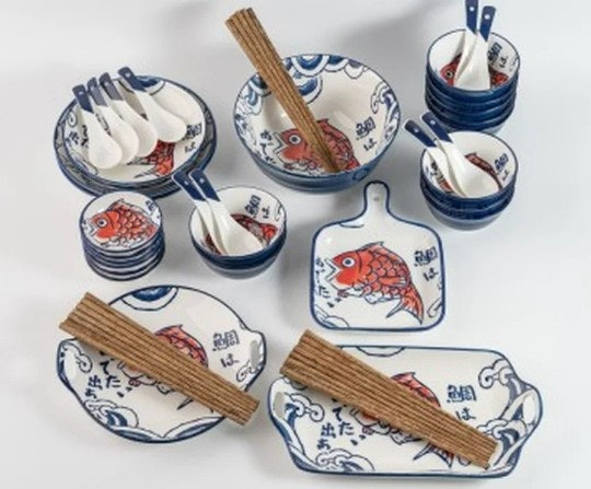 Pertimbangkan membeli set piring keramik agar lebih praktis dan matching