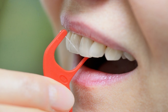 Dental floss bergagang: Penggunaan lebih mudah dan cocok untuk pemula