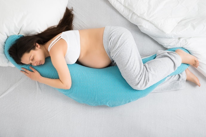 Kapan saat yang tepat untuk menggunakan bantal guling untuk ibu hamil?