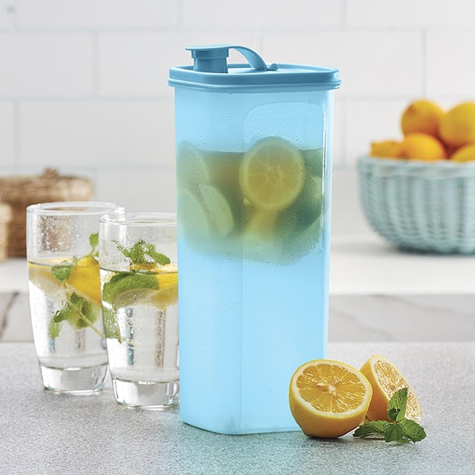 2 liter, ideal untuk menyimpan air di rumah