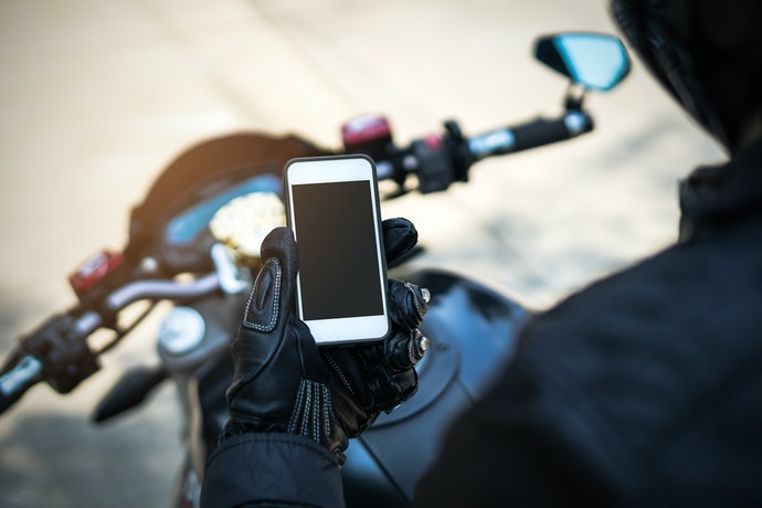 Kompatibel dengan layar sentuh: Tetap bisa operasikan ponsel saat bersarung tangan