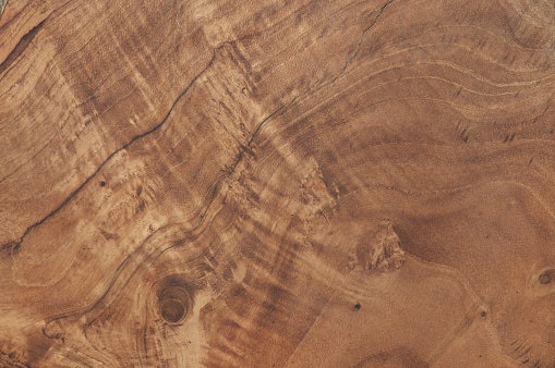 Kayu jati dan kayu solid lainnya: Bisa digunakan bertahun-tahun