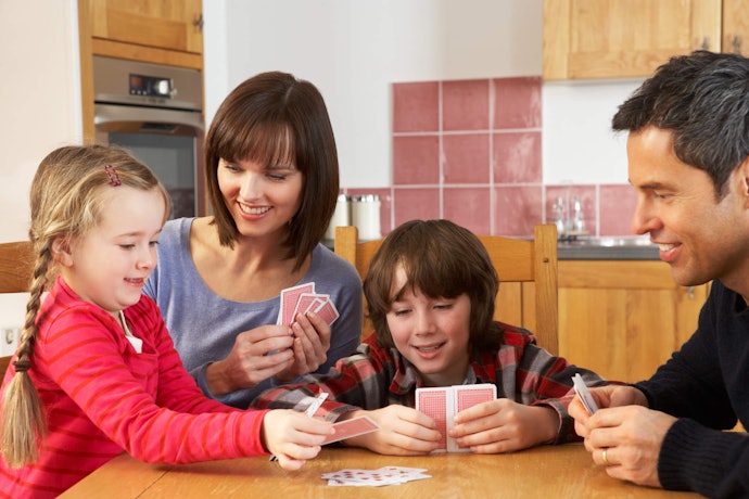 Permainan kartu tipe strategi, cocok untuk dimainkan dengan tenang dan santai