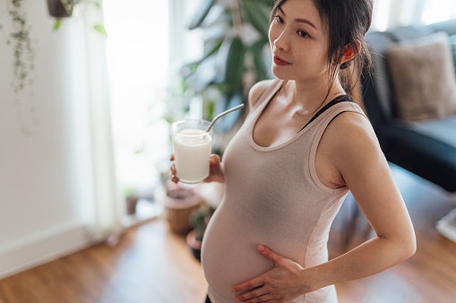 Ibu hamil dan menyusui, konsumsi susu dengan kandungan asam folat