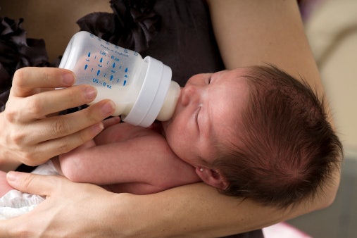 Usia 0-6 bulan: Susu formula yang mendukung pencernaan dan daya tahan tubuh