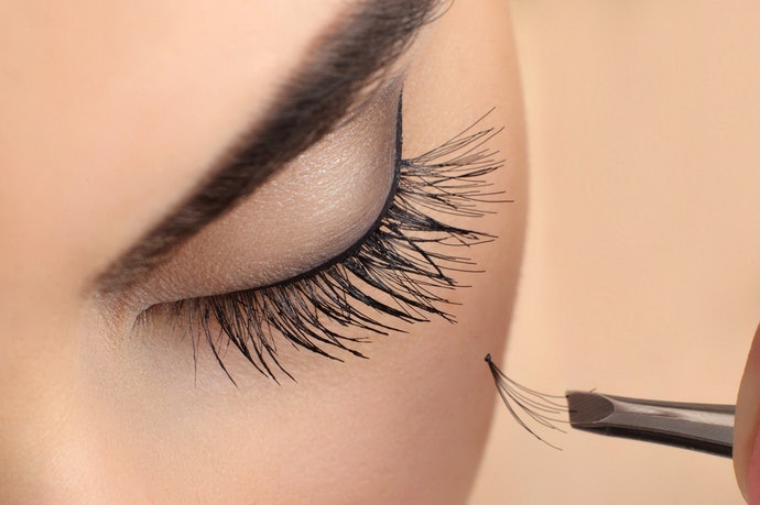Individual eyelashes: Praktis dipasang di bagian yang diinginkan, hasil lebih natural