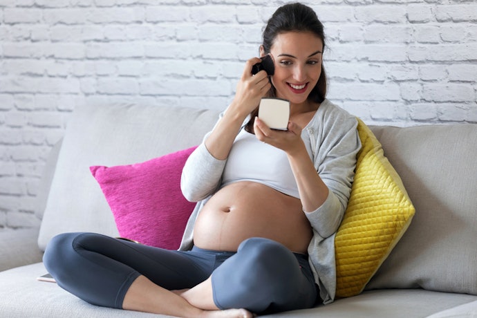 Perbedaan produk skincare untuk ibu hamil dengan skincare biasa